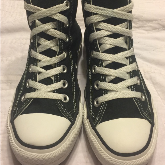 Converse Shoes - CONVERSE CHUCK TAYLOR HIGHTOP BLACK SNEAKERS VGUC